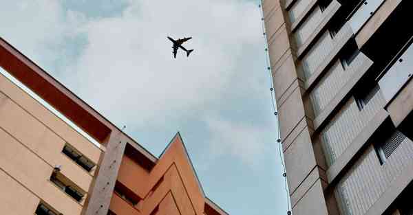 发电机励磁电压小于空载电压